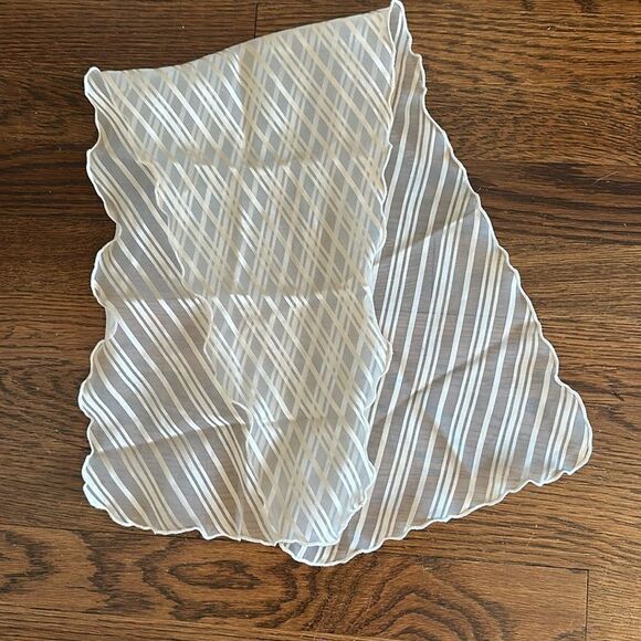 Vintage 70s/80s light tan striped semi sheer polyester neck scarf - Picture 3 of 4